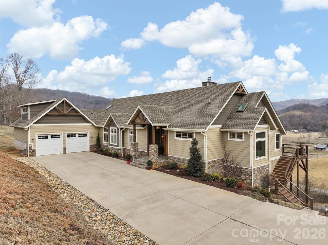 164 Flowing Hills Dr., Clyde, NC 28721