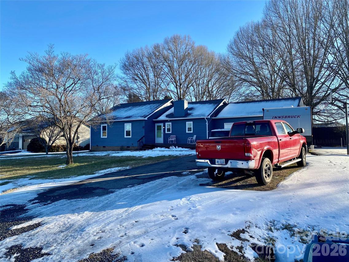 72 Pleasant Garden Dr., Taylorsville, NC 28681