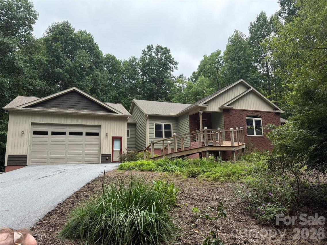 281 Ewbank Rd., Etowah, NC 28729