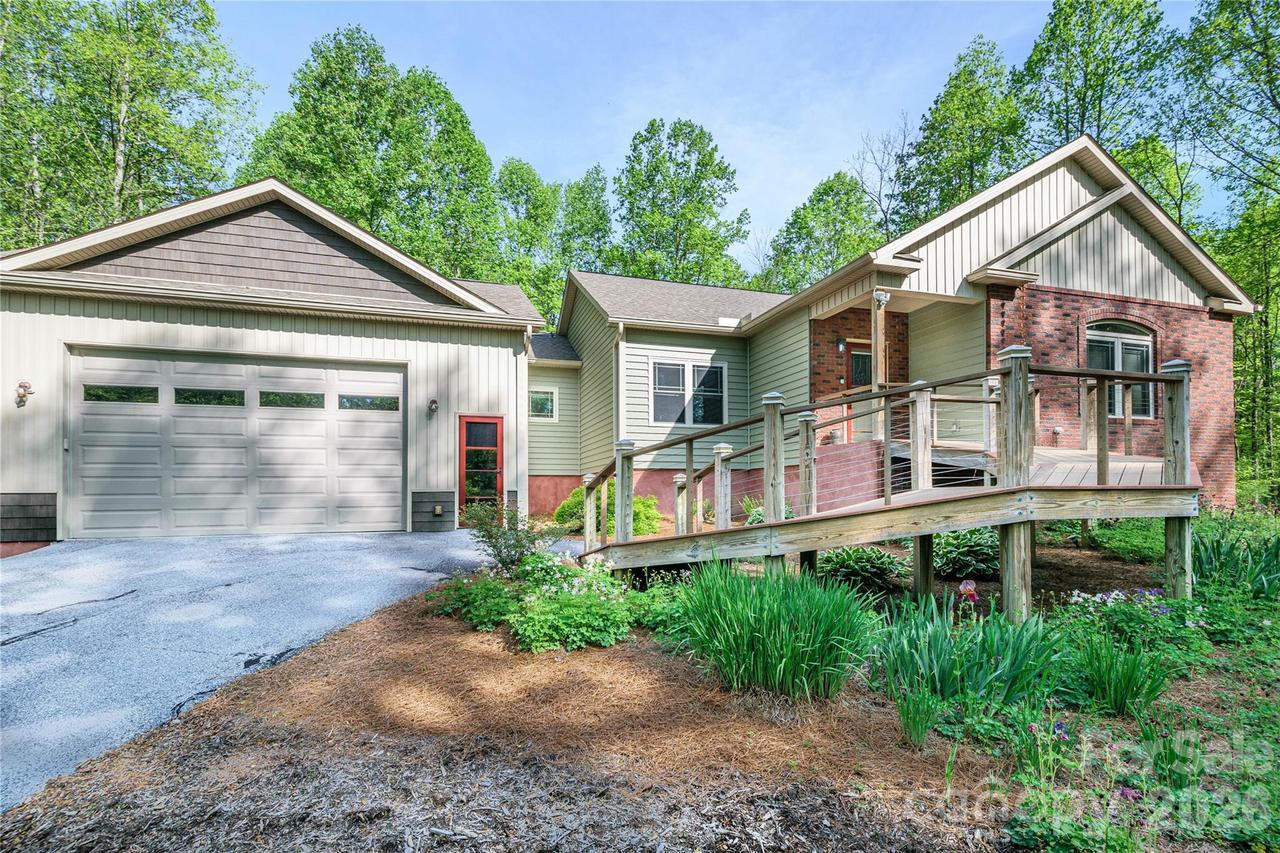 281 Ewbank Rd., Etowah, NC 28729