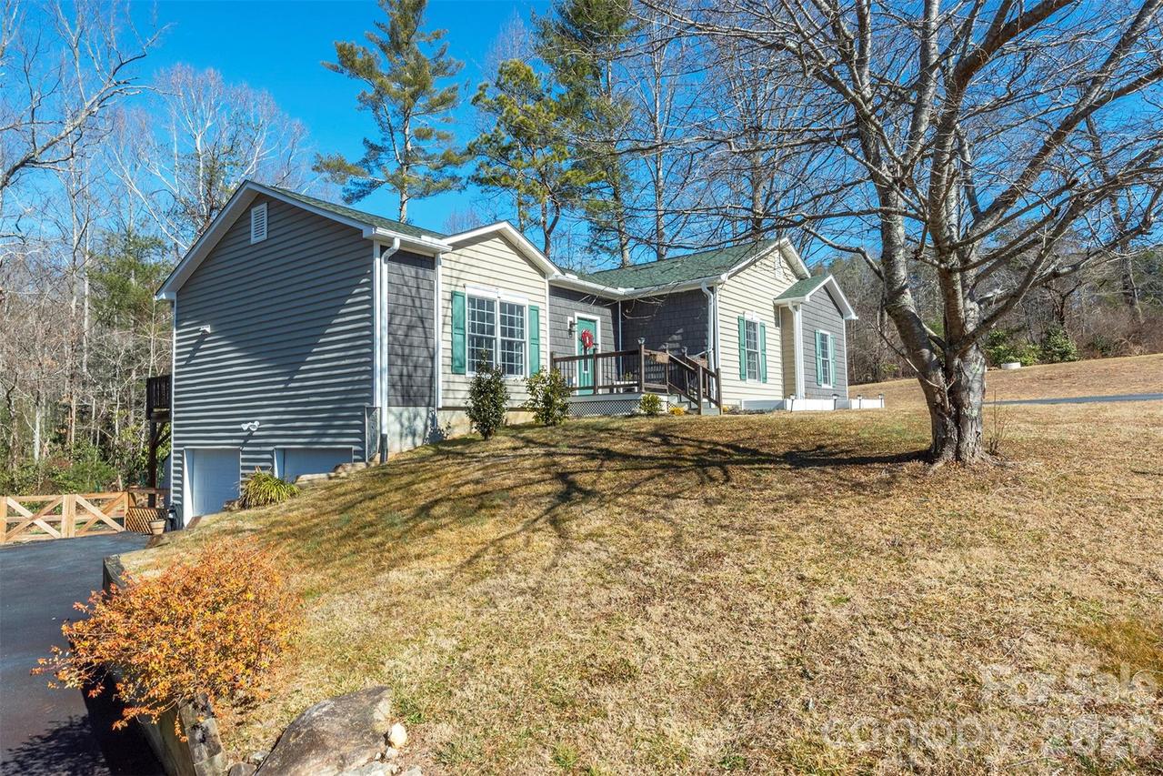 243 Scenic Ridge Dr., Hendersonville, NC 28792