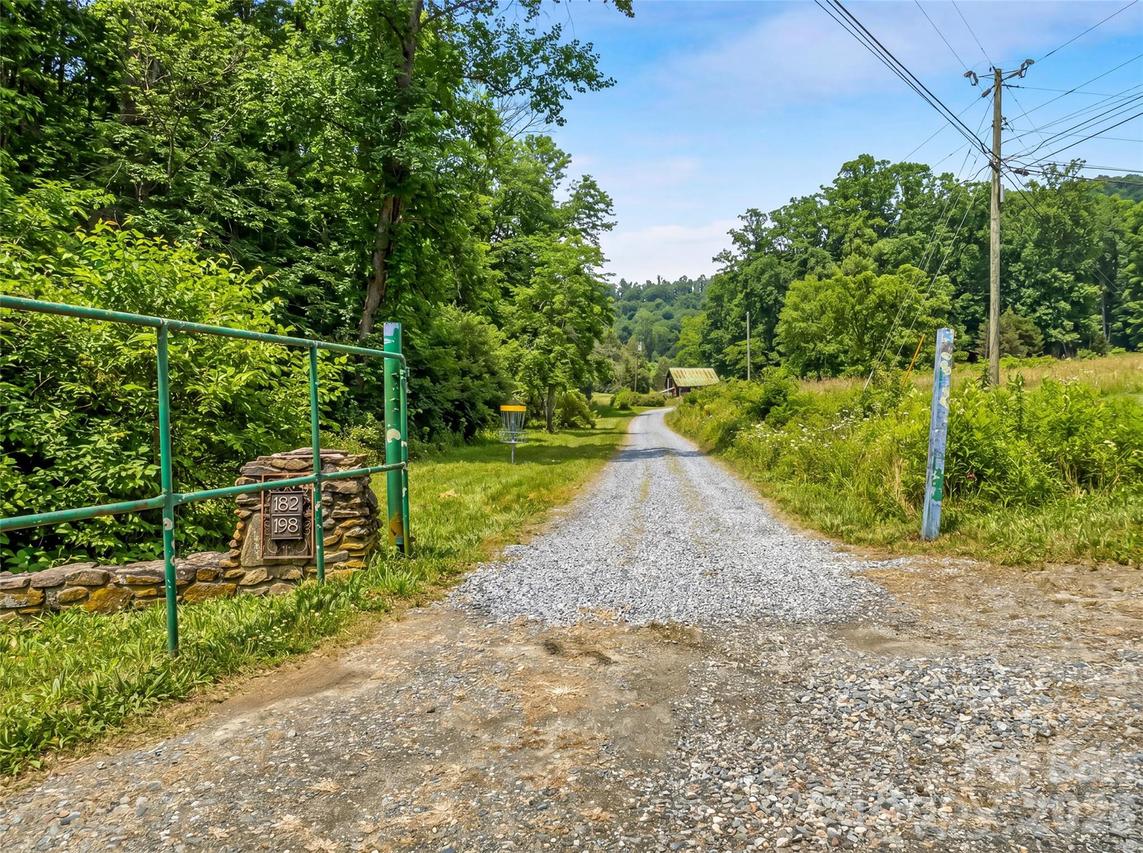 198 Brooks Branch Rd., Leicester, NC 28748