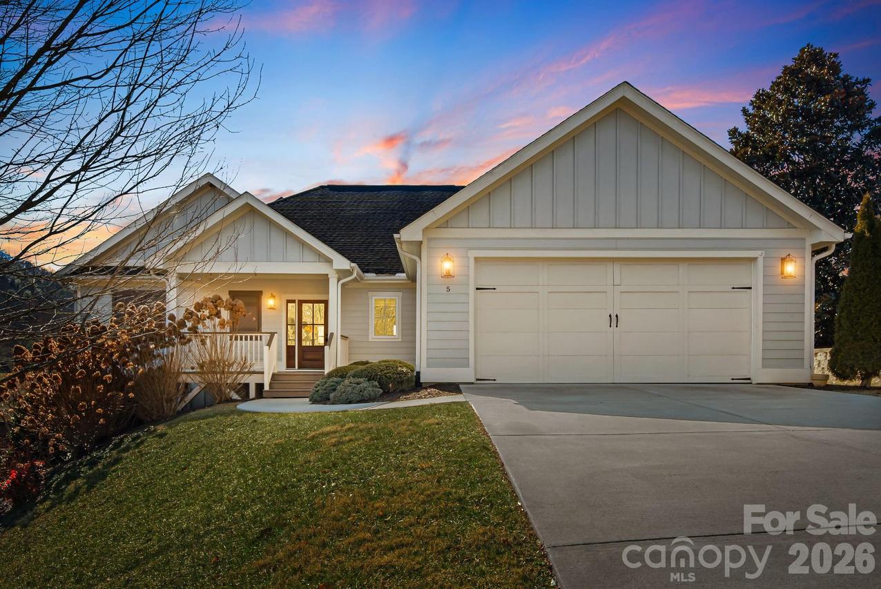 5 Magnolia Farms Dr., Asheville, NC 28806