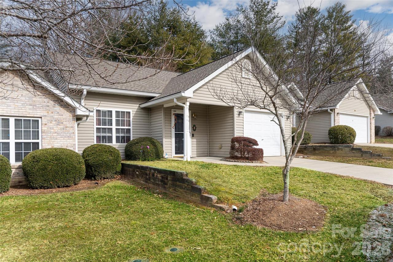 92 Wiltshire Cir., Fletcher, NC 28732