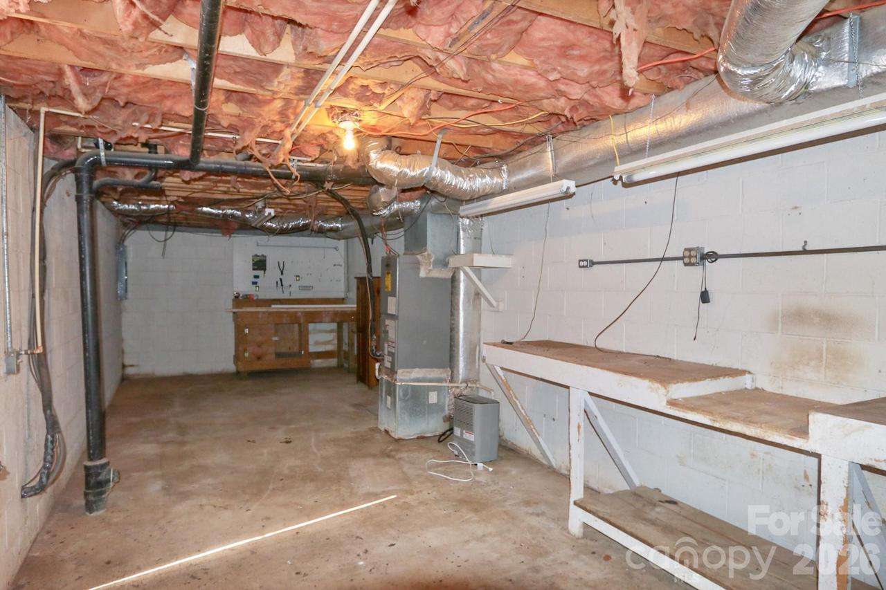 670 Blue Ridge Ave., Elkin, NC 28621