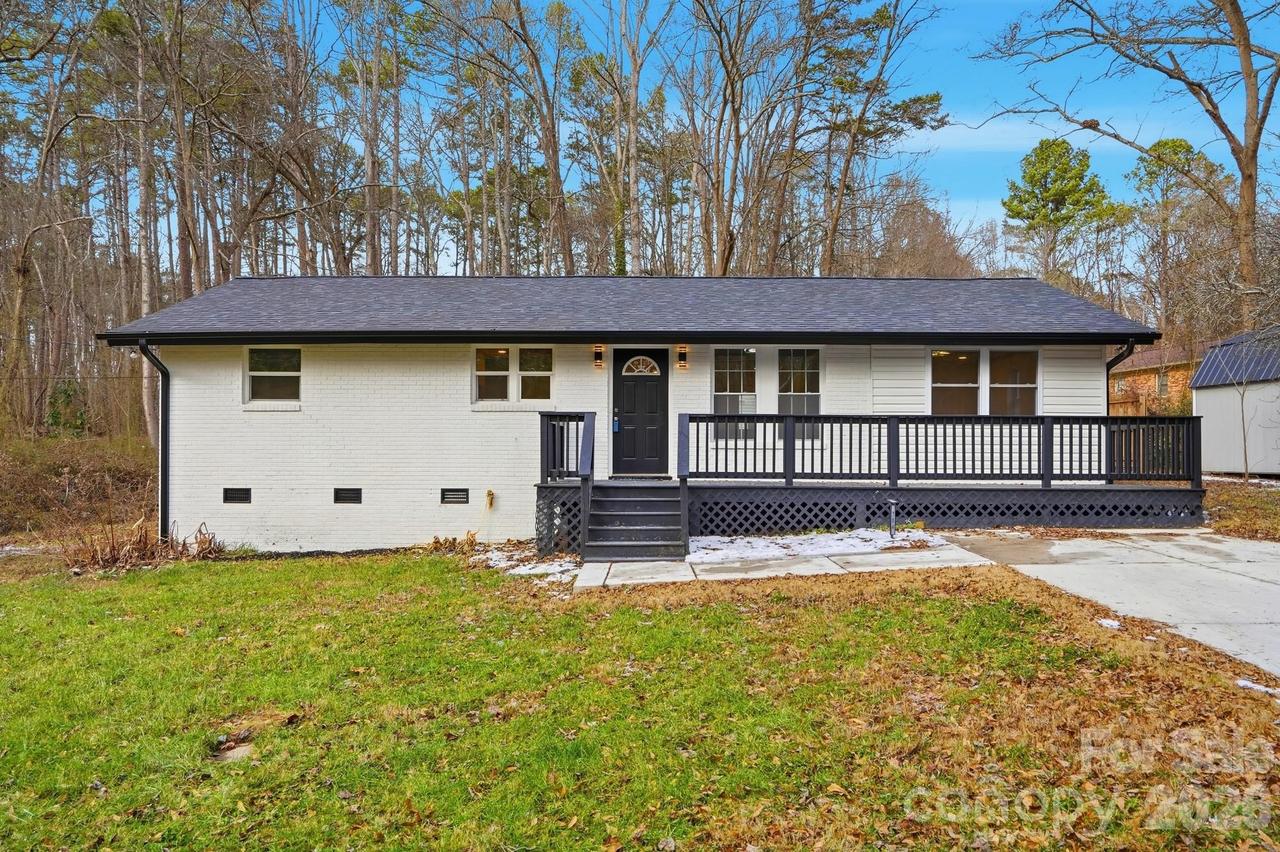 704 W Border St., Dallas, NC 28034