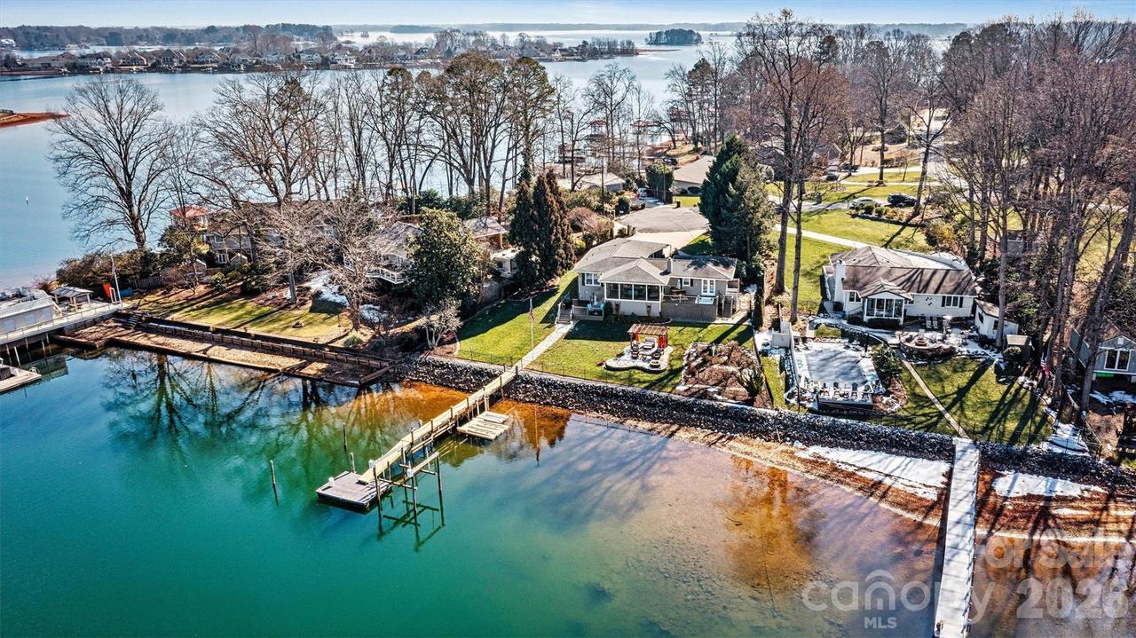 3267 Miners Cove Ct., Denver, NC 28037