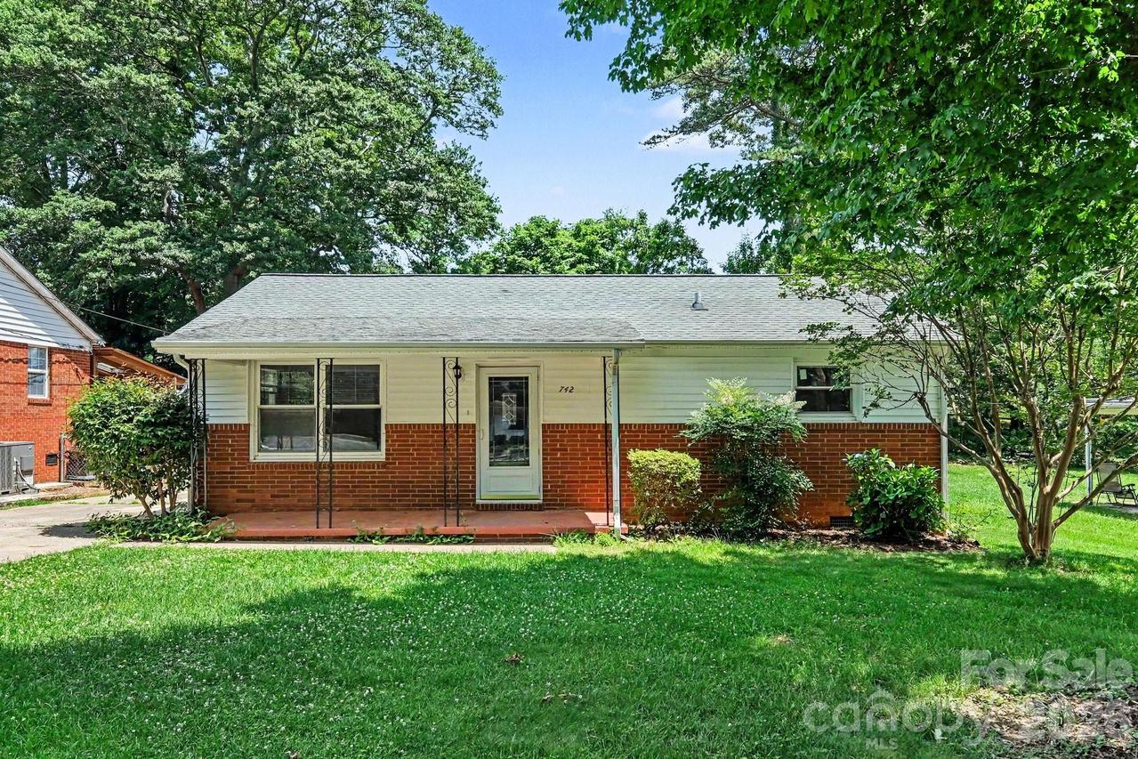 742 N Mulberry St., Statesville, NC 28677