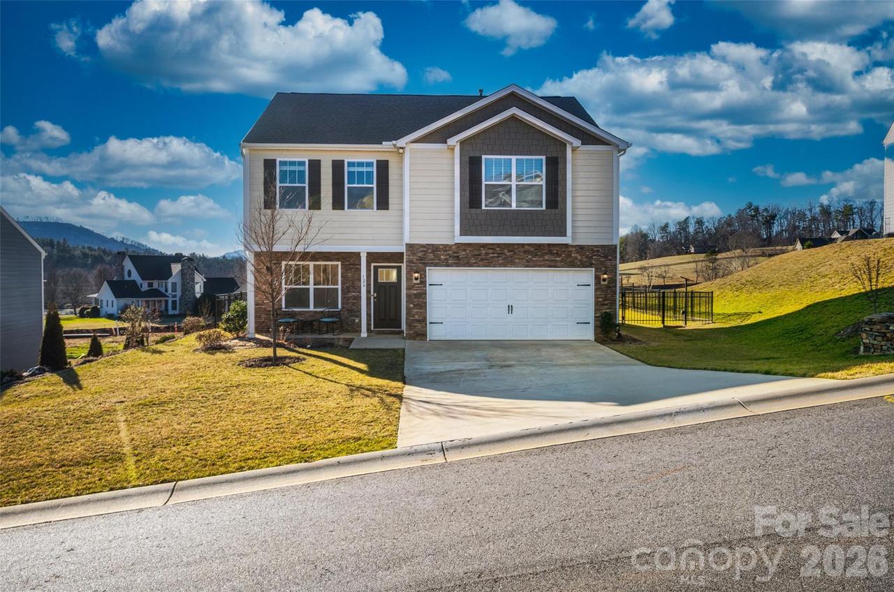 126 Amblers Knoll Rd., Weaverville, NC 28787