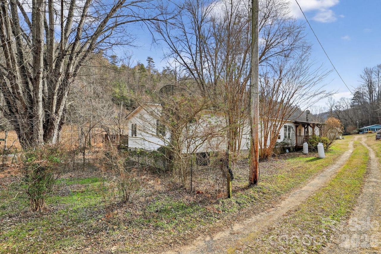 15 Wright Rd., Whittier, NC 28789