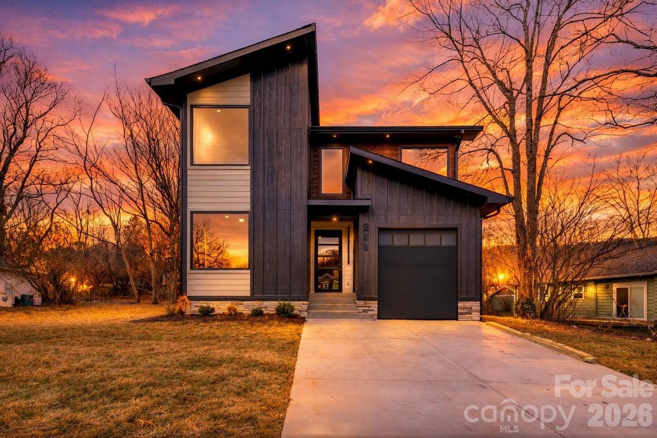 211 Ruby Ave., Black Mountain, NC 28711