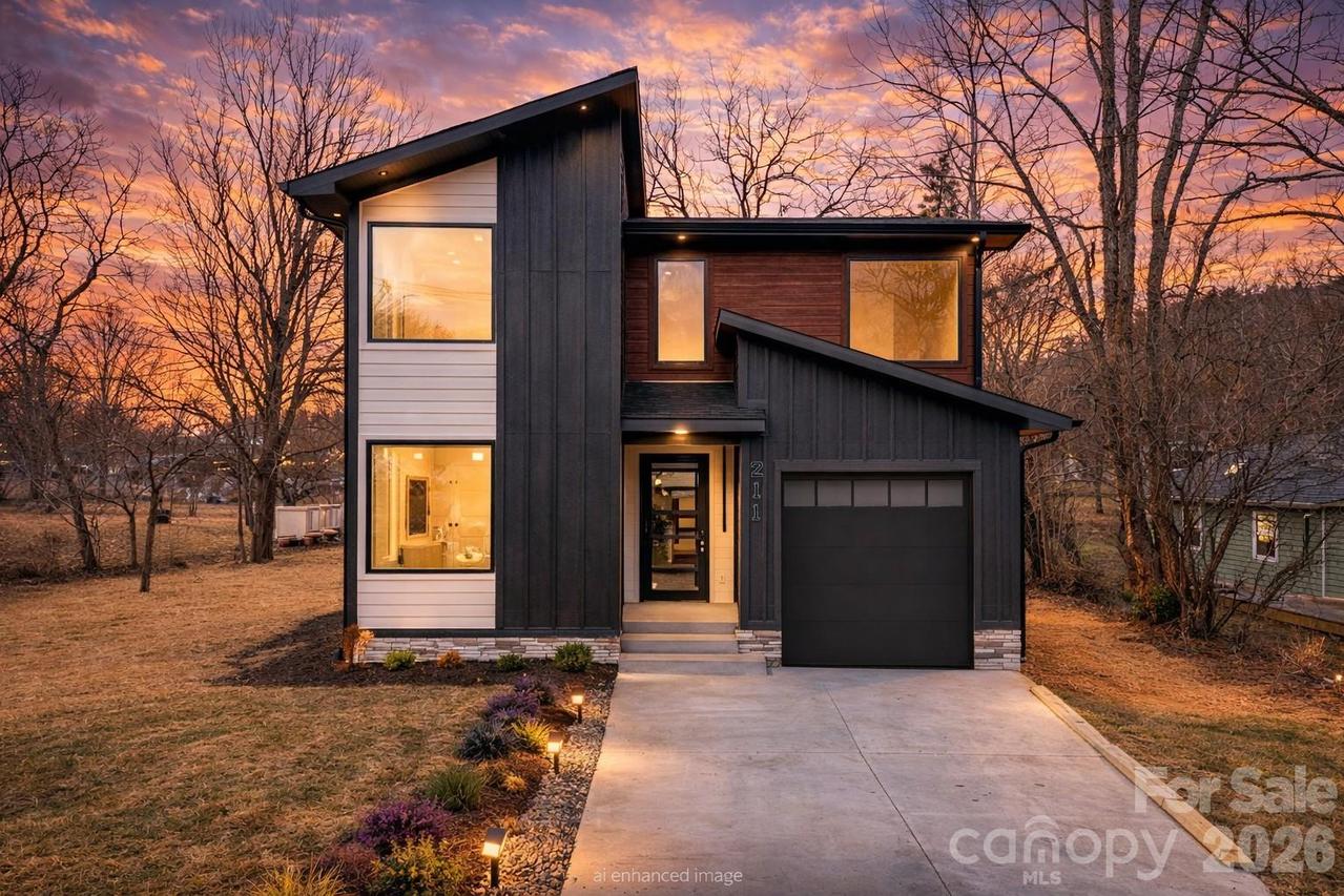 211 Ruby Ave., Black Mountain, NC 28711