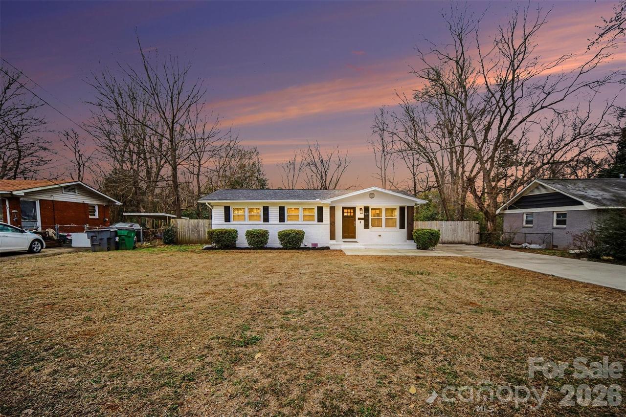 1221 Rollingwood Dr., Charlotte, NC 28217