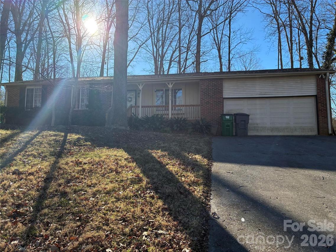 6417 Holly Knoll Dr., Charlotte, NC 28227