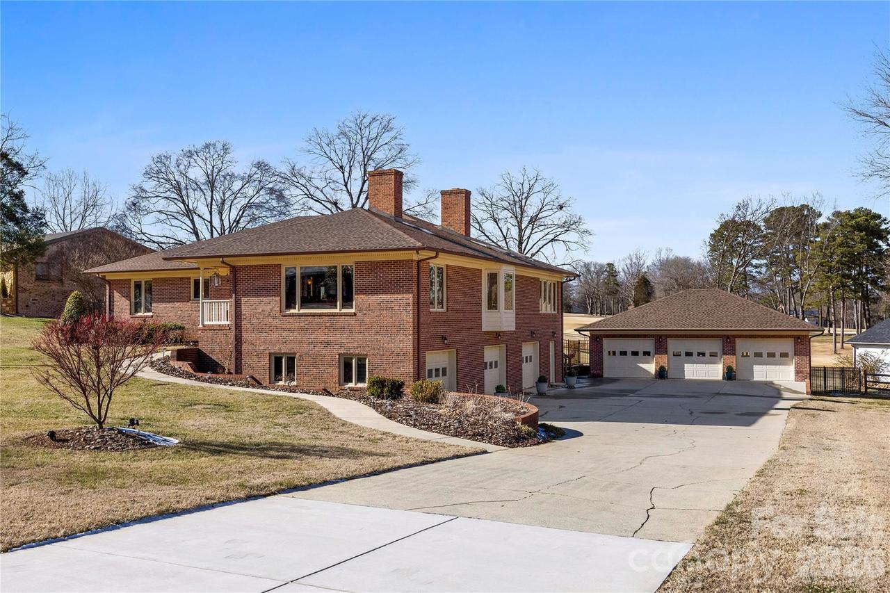 1419 Stoneyridge Dr., Charlotte, NC 28214