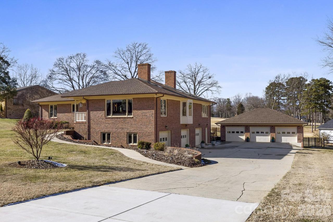 1419 Stoneyridge Dr., Charlotte, NC 28214