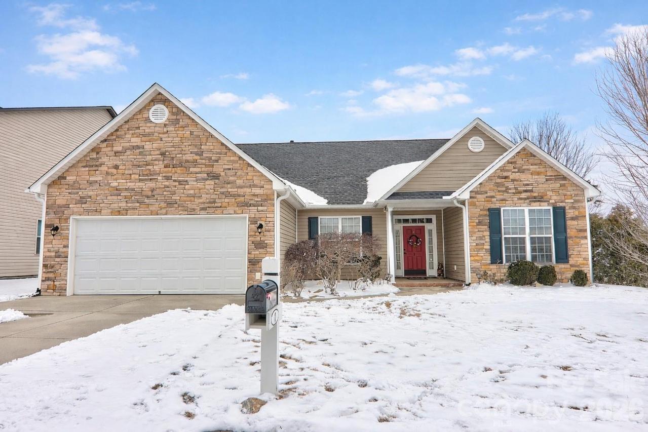 1 Breyerton Ct., Asheville, NC 28804