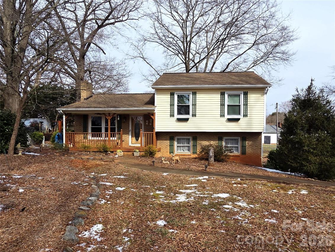 4709 Oakwood Cir., Gastonia, NC 28056