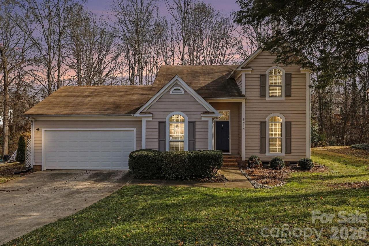 8414 Woodford Bridge Dr., Charlotte, NC 28216