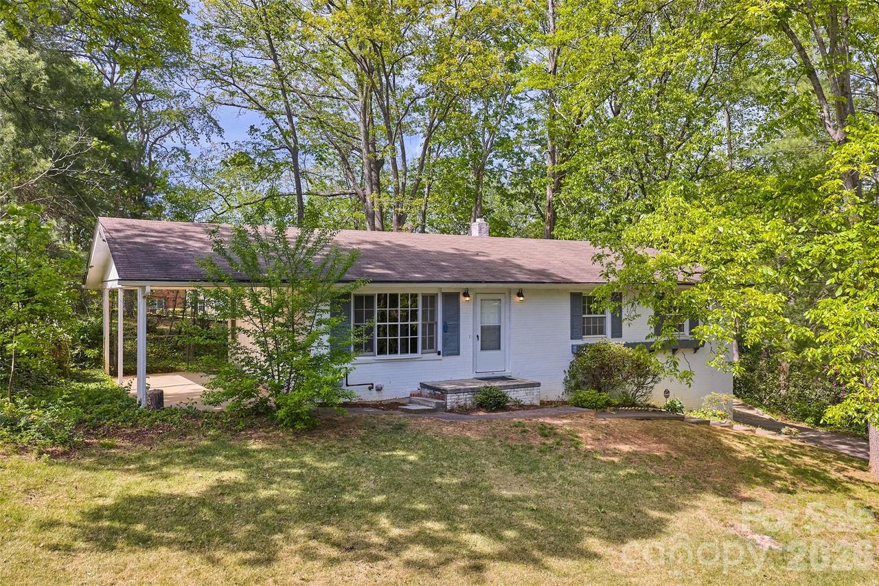 68 Imperial Ct., Asheville, NC 28803