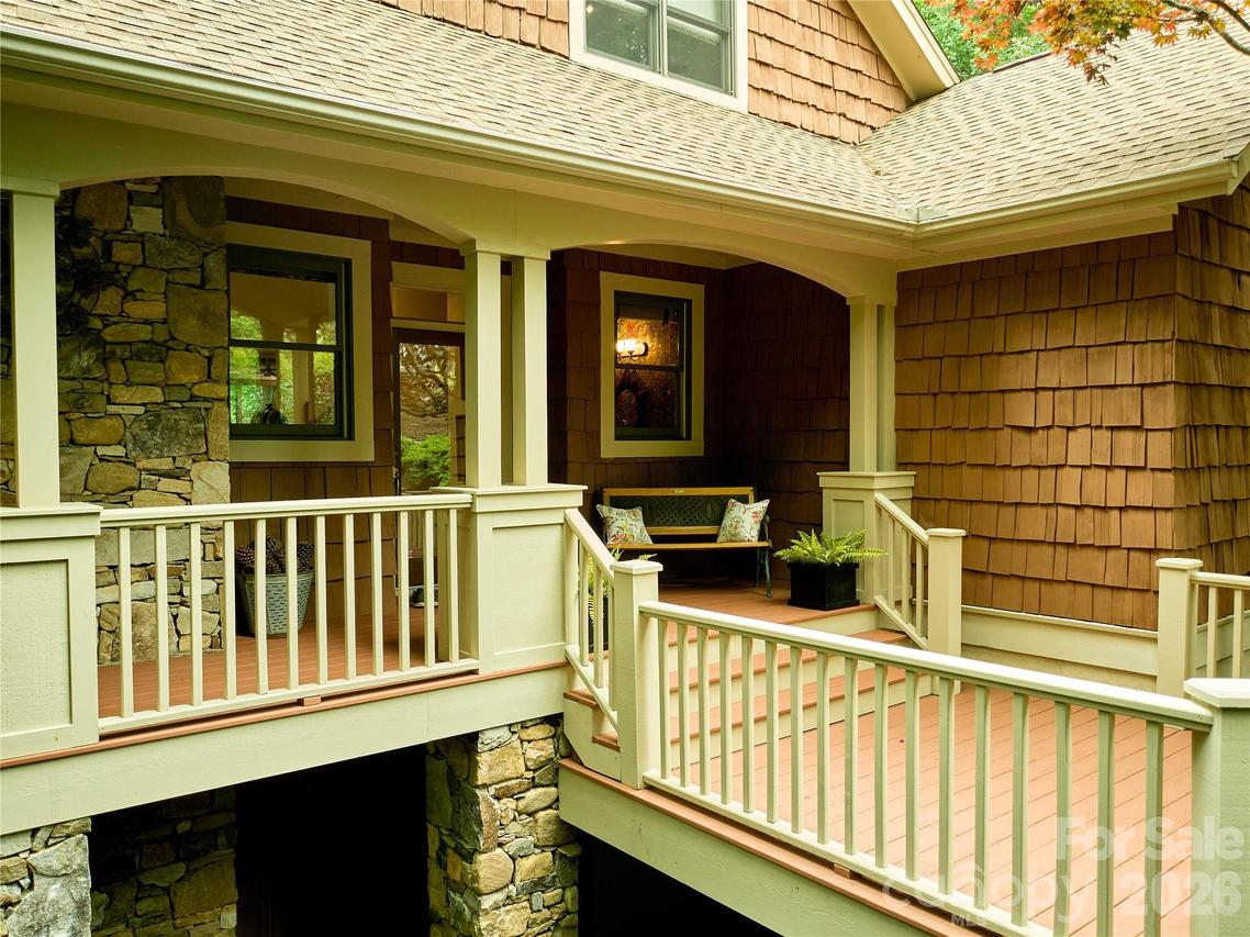 201 W Chimney Crossing, Hendersonville, NC 28739