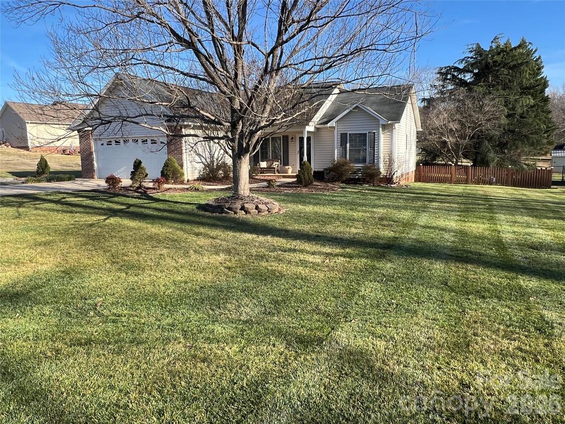 1238 Pennwood Dr., Hickory, NC 28602