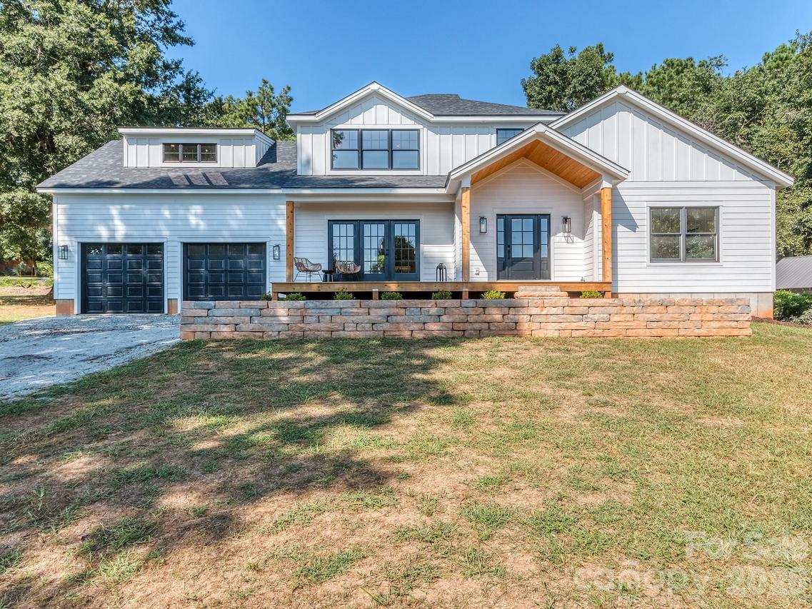 4899 Moonlite Bay Dr., Sherrills Ford, NC 28673