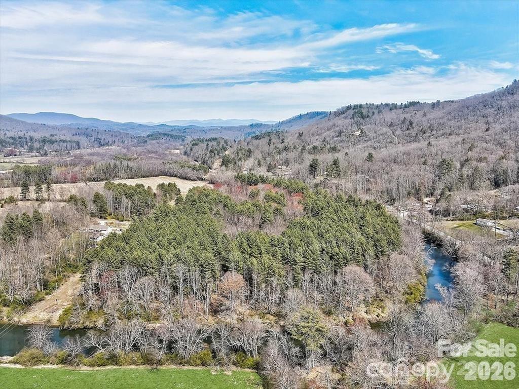 000 Valley Green Dr., Penrose, NC 28768