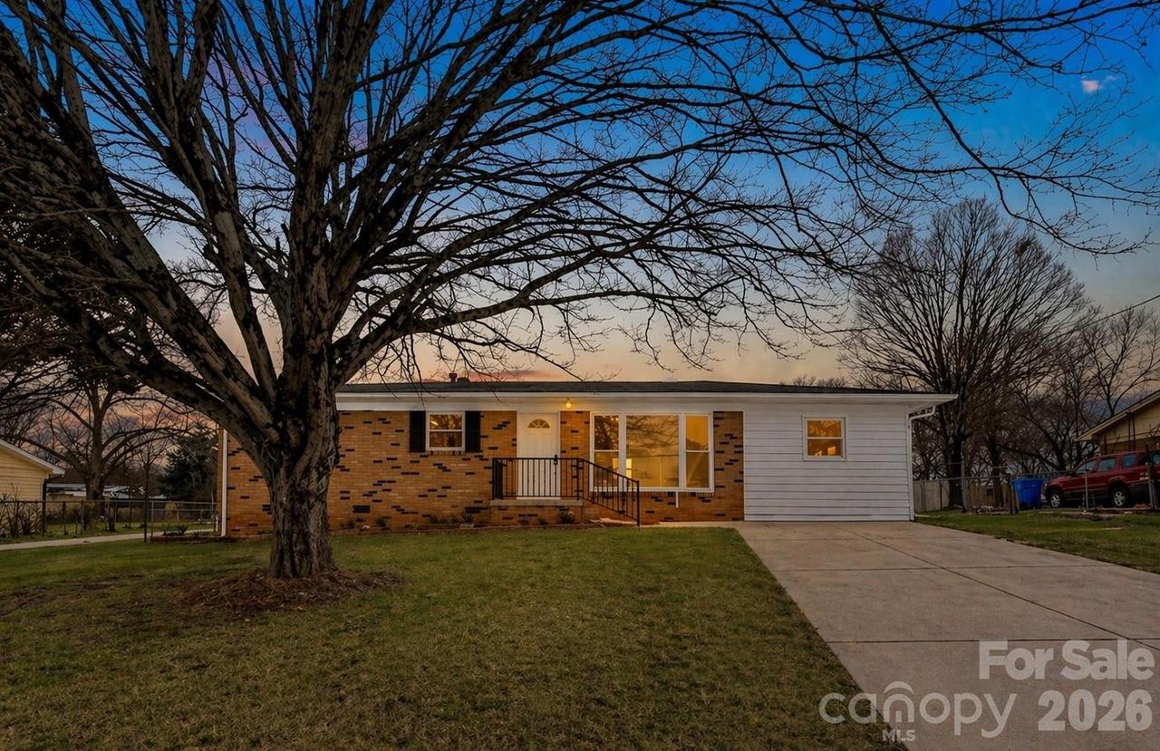 2621 Sherry Ln., Gastonia, NC 28054