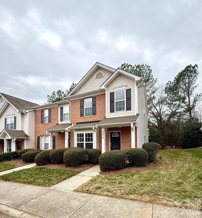 8056 Stoneham Ct., Matthews, NC 28105