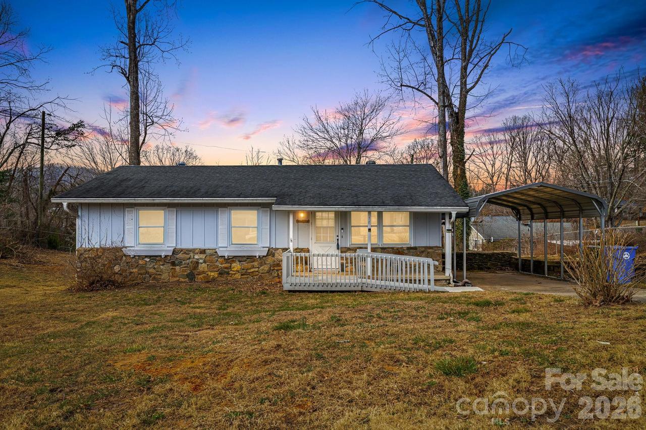 18 Compton Dr., Asheville, NC 28806