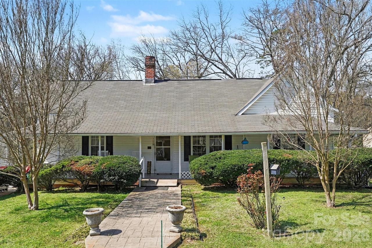 300 S Broome St., Waxhaw, NC 28173