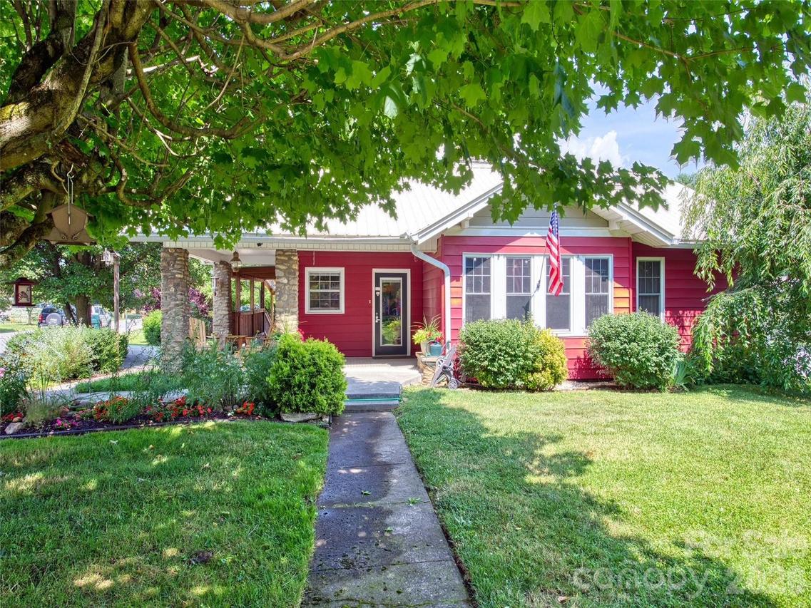 24 Belle Meade Dr., Waynesville, NC 28786