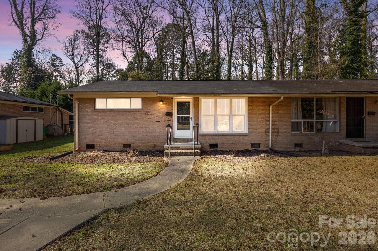 532 Blendwood Dr., Charlotte, NC 28215