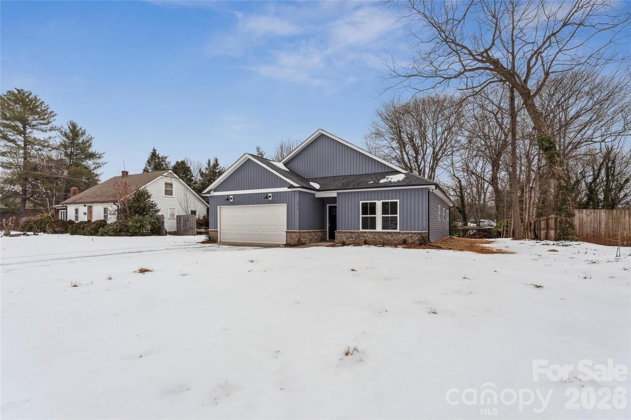 216 Magnolia St., Statesville, NC 28677