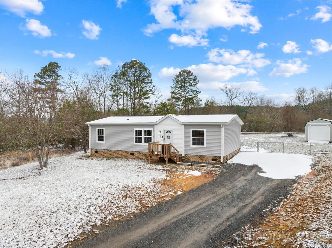102 S Field Ct., Lawndale, NC 28090
