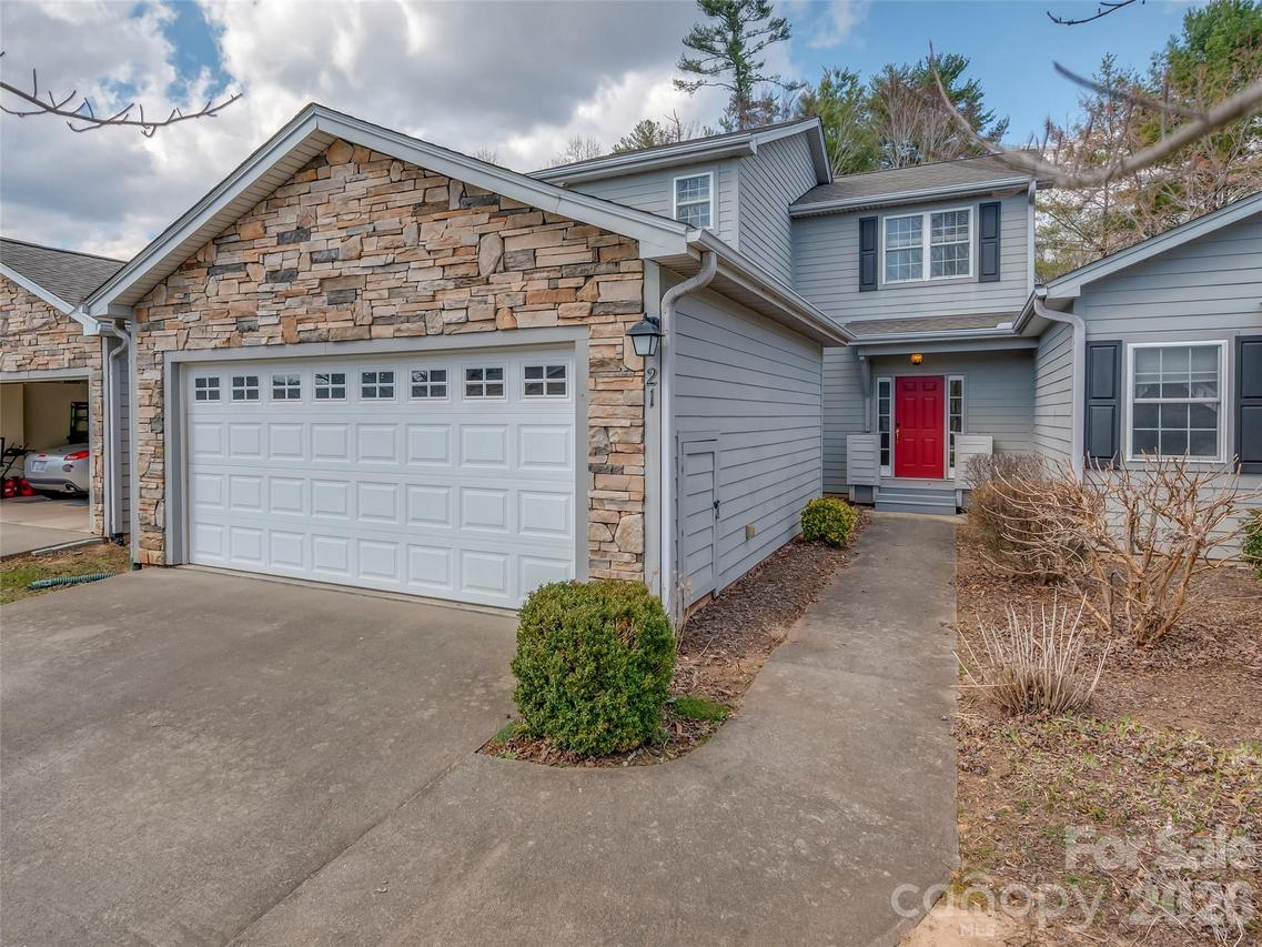 21 Holiday Dr., Asheville, NC 28704