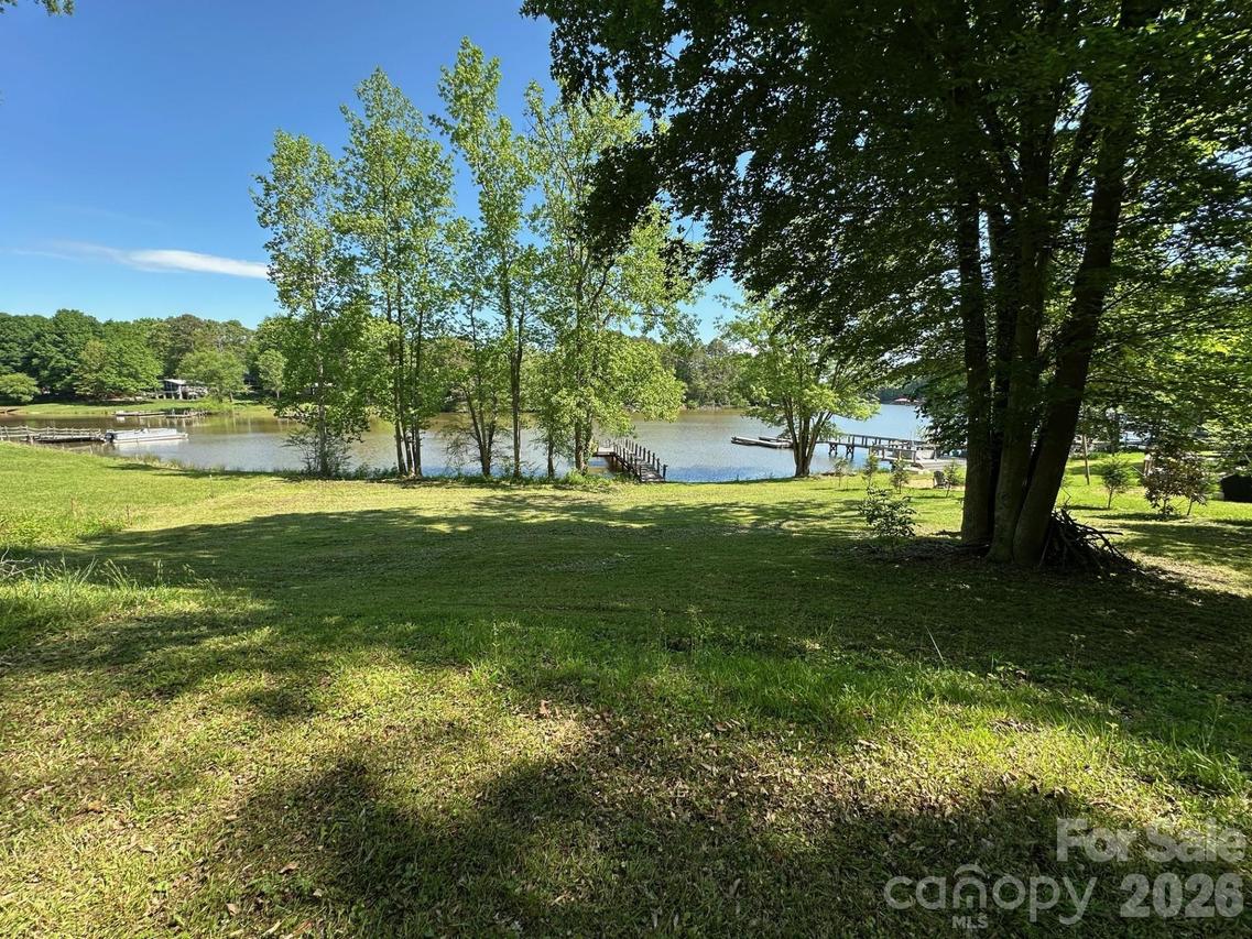 6718 Emerald Isle Dr., Sherrills Ford, NC 28673