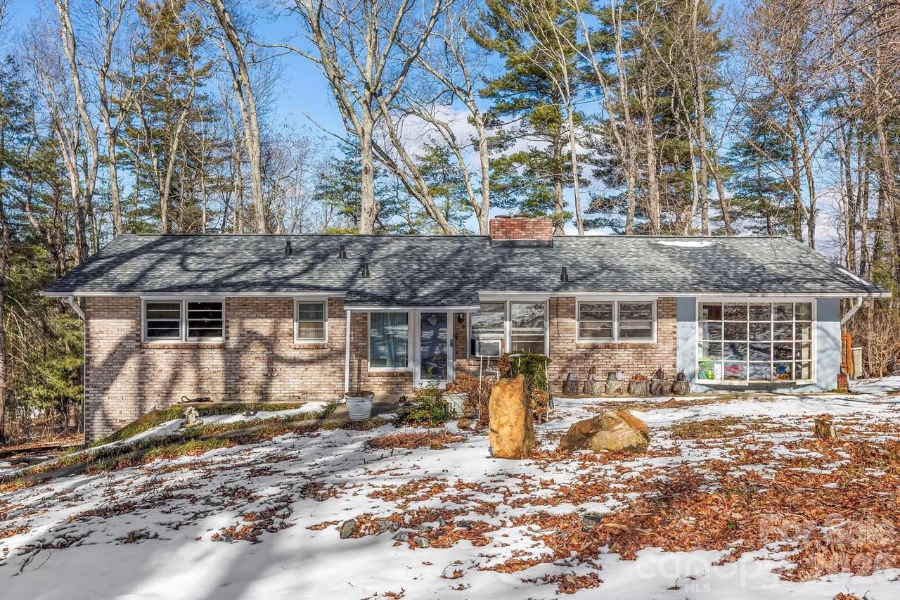 11 N Marley Dr., Flat Rock, NC 28731