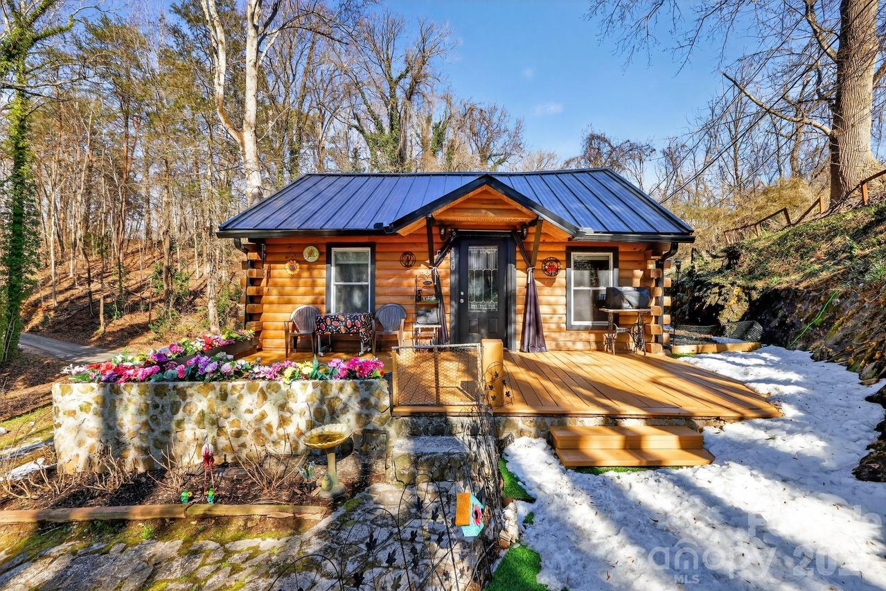 110 Pine St., Tryon, NC 28782