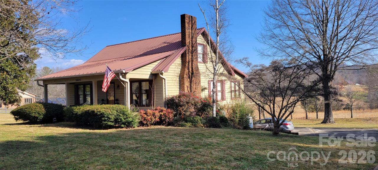 2604 Country Acres Pl., Hudson, NC 28638