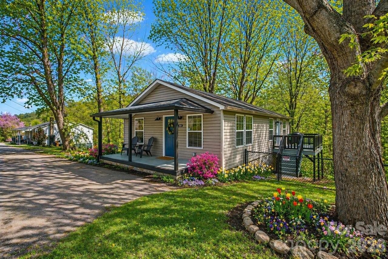 250 Seagle St., Marion, NC 28752