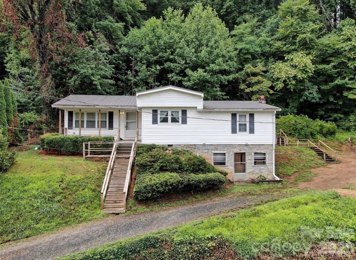 9 Alzena Rd., Sylva, NC 28779