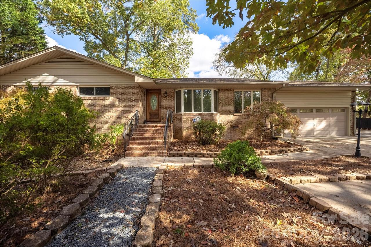 203 Ewing Dr., Belmont, NC 28012