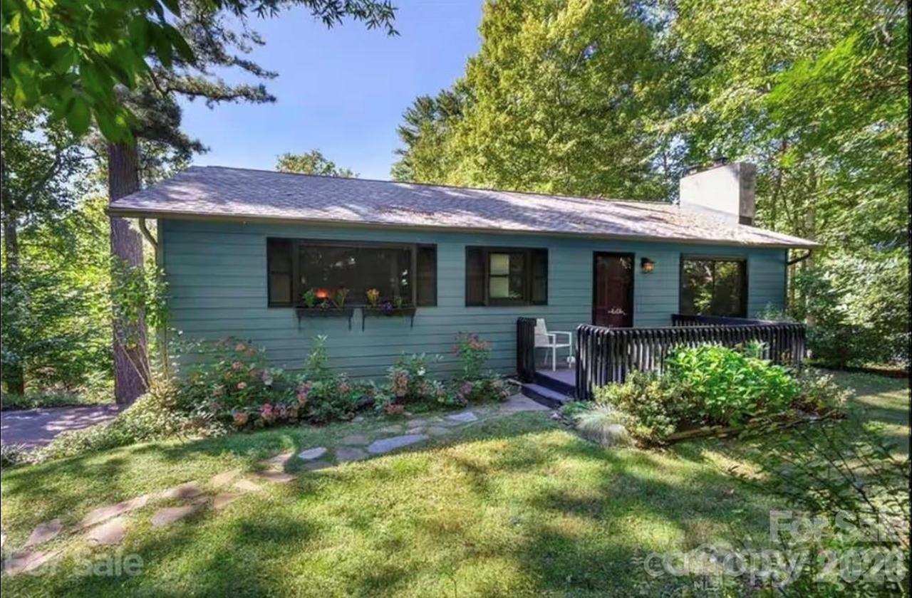 30 Whipporwill Dr., Weaverville, NC 28787