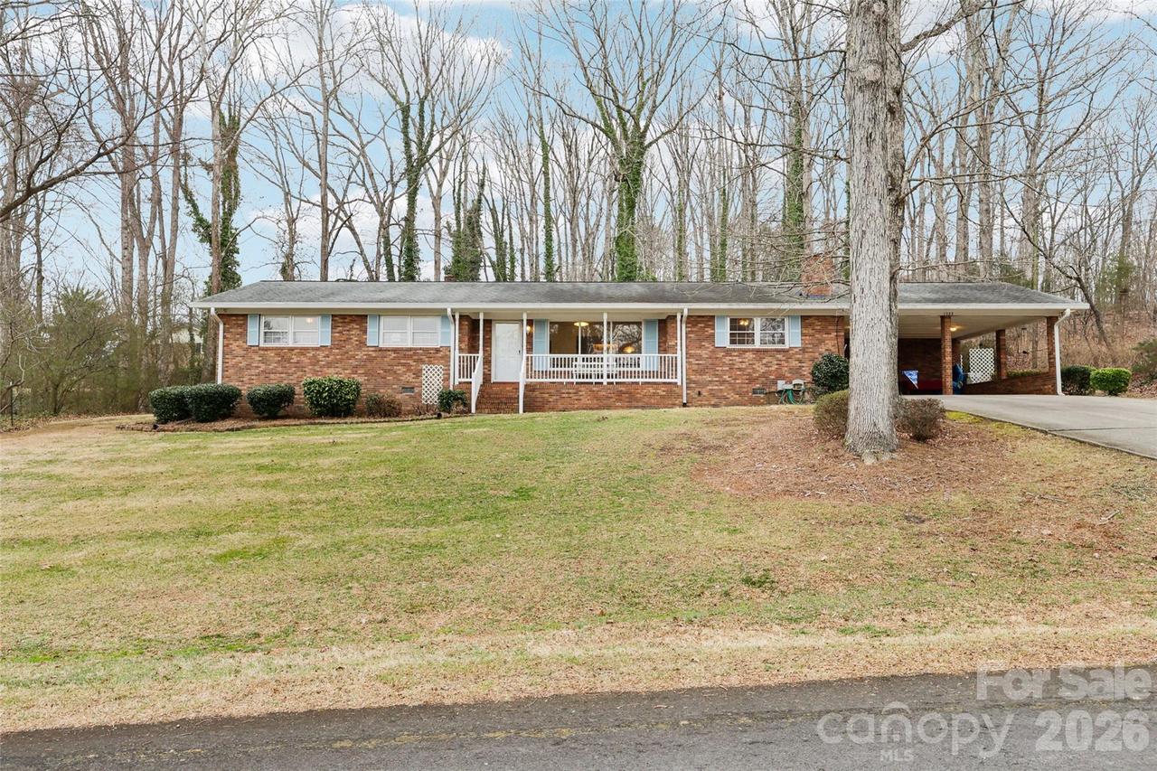 1023 Autumn Ln., New London, NC 28127
