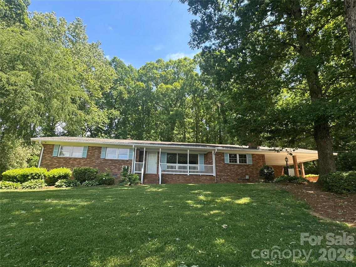 1023 Autumn Ln., New London, NC 28127