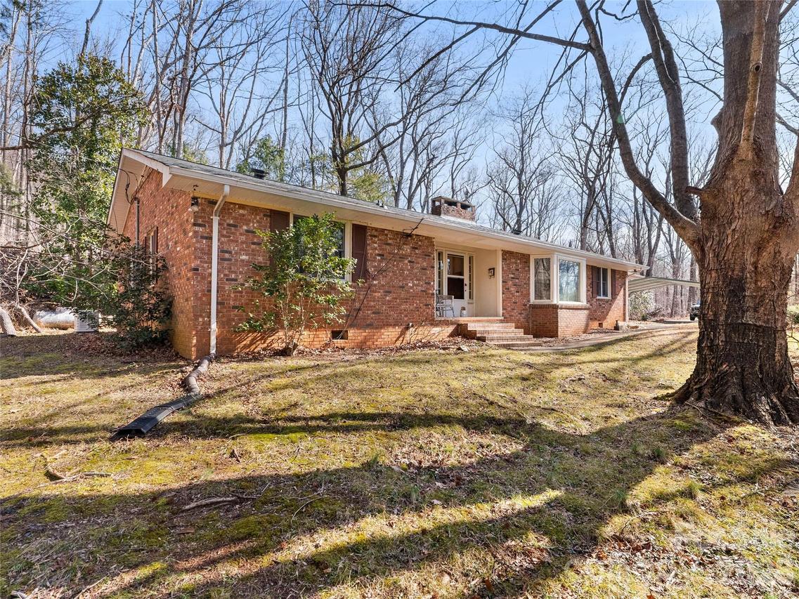 121 Hummingbird Ln., Columbus, NC 28722