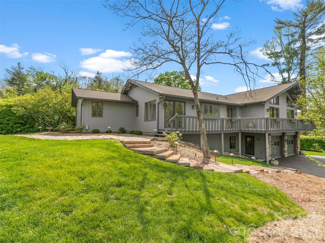 2731 Miller Ln., Hendersonville, NC 28791