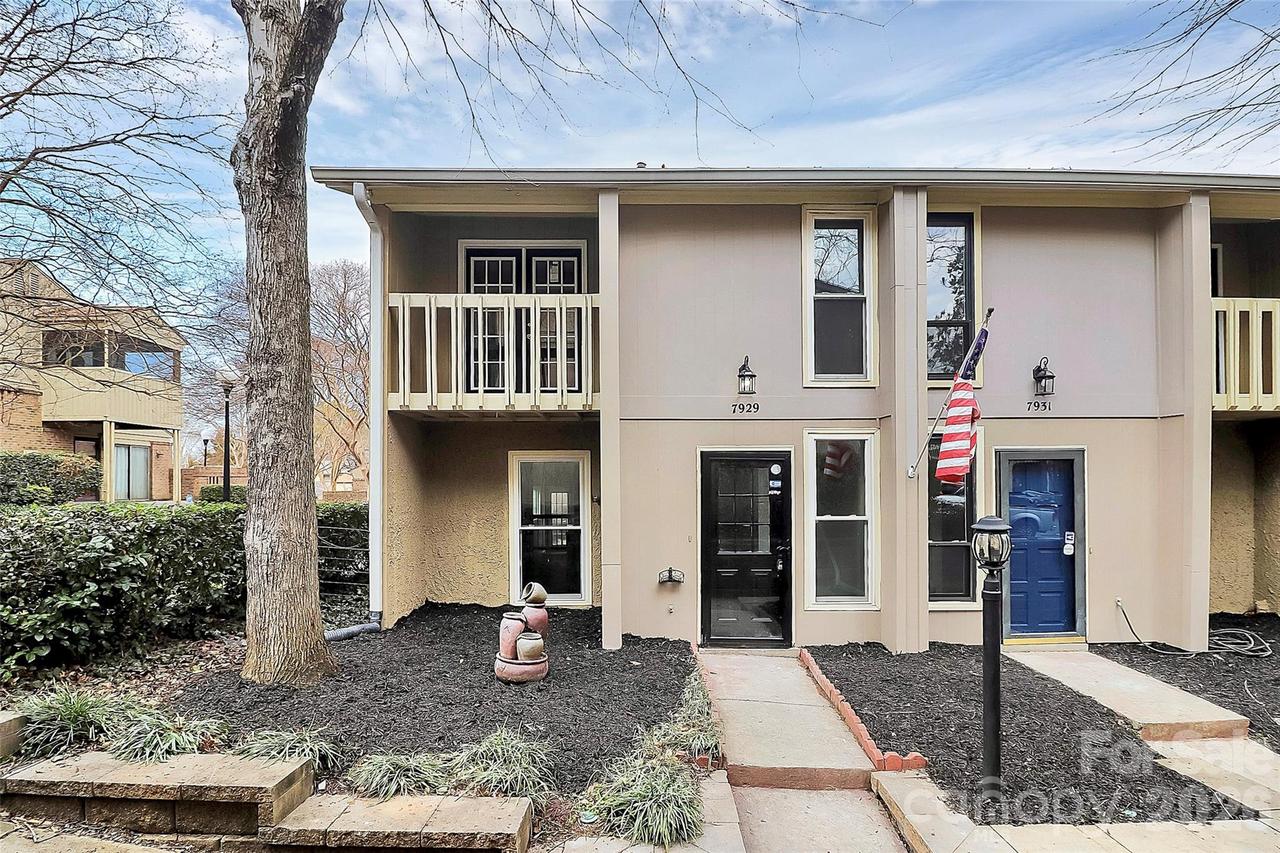7929 Charter Oak Ln., Charlotte, NC 28226